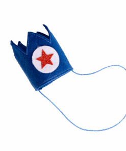 Corona de fieltro azul con estrella roja